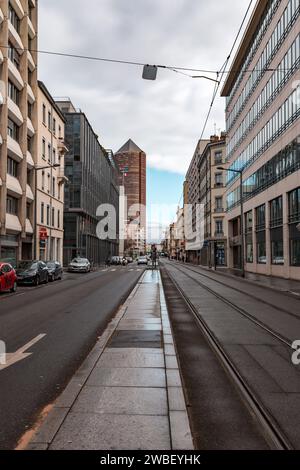 Lione, Francia - 30 gennaio 2022: Il Tour Part-Dieu, precedentemente Tour du Credit Lyonnais, o colloquialmente le Crayon, è un grattacielo di Lione, in Francia. Foto Stock