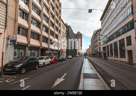 Lione, Francia - 30 gennaio 2022: Il Tour Part-Dieu, precedentemente Tour du Credit Lyonnais, o colloquialmente le Crayon, è un grattacielo di Lione, in Francia. Foto Stock