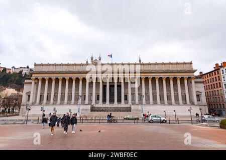 Lione, Francia - 30 gennaio 2022: La Corte d'appello di Lione, lo storico tribunale di Lione, in stile neoclassico, si trova in Place Duquaire nel quinto arrone Foto Stock