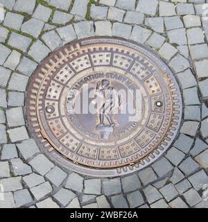 Piastra di copertura per tombini della città di Coblenz, Renania Palatinato, Germania Foto Stock