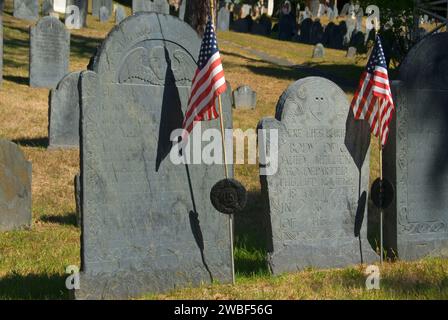 Vecchie lapidi, Old Hill Seppellimento di massa, Concord, Massachusetts Foto Stock