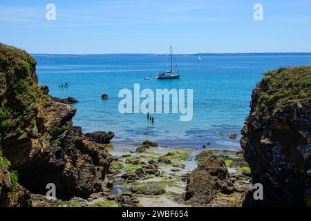 Baia di Baie de Douarnenez vicino a Ile de l'Aber, penisola di Crozon, dipartimento del Finistere, regione della Bretagna, Francia Foto Stock