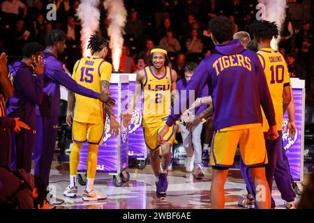 Baton Rouge, LOUISIANA, USA. 9 gennaio 2024. Mike Williams III (2) della LSU viene presentato alla folla prima dell'NCAA Basketball tra i Vanderbilt Commodores e i LSU Tigers al Pete Maravich Assembly Center di Baton Rouge, LOUISIANA. Jonathan Mailhes/CSM/Alamy Live News Foto Stock