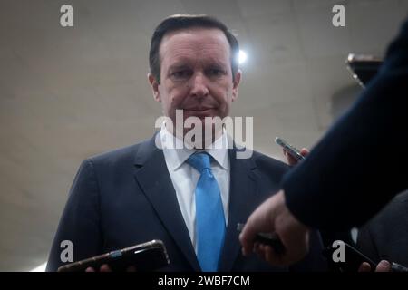 Washington, Distretto di Columbia, USA. 9 gennaio 2024. Il senatore statunitense CHRIS MURPHY (D-CT) parla con i giornalisti del Senate Subway, 9 gennaio 2024 (Credit Image: © Douglas Christian/ZUMA Press Wire) SOLO PER USO EDITORIALE! Non per USO commerciale! Foto Stock