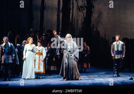 l-r: Rodney Macann (Cuno), Karita Mattila (Agathe), Judith Howarth (Annchen), Gwynne Howell (A Hermit), Rene Kollo (Max) in DER FREISCHUTZ alla Royal Opera, Covent Garden, Londra WC2 18/12/1989 musica: Carl Maria von Weber libretto: Johann Friedrich Kind direttore: Colin Davis scenografia e proiezione: Günther Schneider-Siemssen costumes: Aliute Meczies Lighting: William Bundy regista: Gotz Friedrich Foto Stock