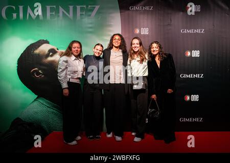 ROTTERDAM - giocatori Romee van de Lavoir, Justine Brandau, Jacintha Weimar, Joyce de Reus (fidanzata di Jacintha Weimar e ex giocatore Sabrine Ellouzi sul Red carpet durante la prima di un nuovo documentario su Santiago Gimenez. Nel film, l'attaccante del Feyenoord è seguito da vicino. ANP TOBIAS KLEUVER netherlands Out - belgium Out Foto Stock