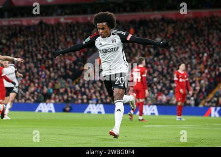 Liverpool, Regno Unito. 10 gennaio 2024. Willian del Fulham festeggia dopo aver segnato il primo gol della sua squadra. Carabao Cup, EFL Cup, semifinale partita di andata, Liverpool contro Fulham ad Anfield a Liverpool mercoledì 10 gennaio 2024. Questa immagine può essere utilizzata solo per scopi editoriali. Solo per uso editoriale. foto di Chris Stading/Andrew Orchard fotografia sportiva/Alamy Live news Credit: Andrew Orchard Sports Photography/Alamy Live News Foto Stock
