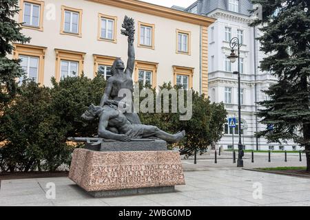 Varsavia, Polonia. Monumento commemorativo ai partigiani che lottano per la Polonia libera, all'angolo tra via Smolna e Aleje Jerozolimskie Foto Stock