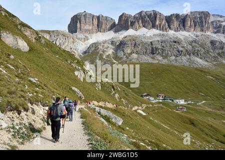 Escursioni nella catena del col Rodella delle Dolomiti, Italia Foto Stock