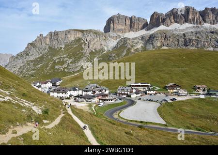 Escursioni nella catena del col Rodella delle Dolomiti, Italia Foto Stock