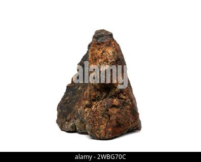 Immagine concentrata di una roccia di granito con inserimenti, isolata su sfondo bianco Foto Stock