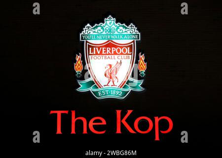 Liverpool, Regno Unito. 10 gennaio 2024. Vista generale del cartello superiore all'esterno dell'Anfield Ground. Carabao Cup, EFL Cup, semifinale partita di andata, Liverpool contro Fulham ad Anfield a Liverpool mercoledì 10 gennaio 2024. Questa immagine può essere utilizzata solo per scopi editoriali. Solo per uso editoriale. foto di Chris Stading/Andrew Orchard fotografia sportiva/Alamy Live news Credit: Andrew Orchard Sports Photography/Alamy Live News Foto Stock
