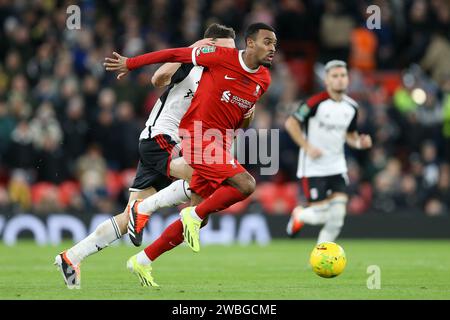Liverpool, Regno Unito. 10 gennaio 2024. Ryan Gravenberch di Liverpool fa una pausa. Carabao Cup, EFL Cup, semifinale partita di andata, Liverpool contro Fulham ad Anfield a Liverpool mercoledì 10 gennaio 2024. Questa immagine può essere utilizzata solo per scopi editoriali. Solo per uso editoriale. foto di Chris Stading/Andrew Orchard fotografia sportiva/Alamy Live news Credit: Andrew Orchard Sports Photography/Alamy Live News Foto Stock