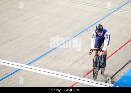 Apeldoorn, Paesi Bassi. 10 gennaio 2024. APELDOORN, PAESI BASSI - 10 GENNAIO: La francese Rayan Helal gareggia nel primo turno del Team Sprint maschile durante il giorno 1 dei Campionati europei UEC Track Elite 2024 a Omnisport il 10 gennaio 2024 ad Apeldoorn, Paesi Bassi. (Foto di Rene Nijhuis/BSR Agency) credito: Agenzia BSR/Alamy Live News Foto Stock