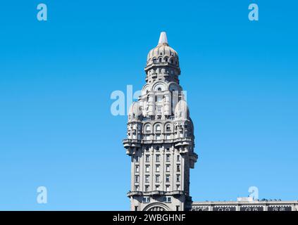 Architettura di Montevideo, edificio Palacio salvo in Plaza Independence Uruguay. Edificio storico costruito negli anni '1920 Foto Stock