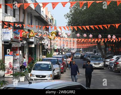 Nuova Delhi, India. 10 gennaio 2024. NUOVA DELHI, INDIA - 10 GENNAIO: Decorazioni al Khan Market in vista dell'inaugurazione dell'Ayodhya RAM Mandir il 22 gennaio del 10 gennaio 2024 a nuova Delhi, India. (Foto di Sonu Mehta/Hindustan Times/Sipa USA) credito: SIPA USA/Alamy Live News Foto Stock