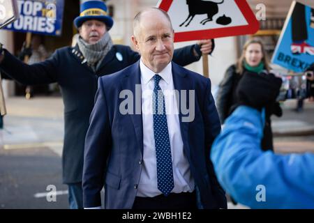 Londra, Regno Unito. 10 gennaio 2024. Il ministro delle poste Kevin Hollinrake ha visto a Westminster, Londra, Regno Unito, dopo aver completato un turno mattutino di interviste ai media. Un annuncio del piano del governo per aiutare le vittime dello scandalo dell'ufficio postale Horizon IT è "imminente”, ha detto Hollinrake questa mattina. Credito: SOPA Images Limited/Alamy Live News Foto Stock