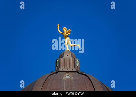 Golden Boy, una statua sulla cupola del Manitoba legislative Building a Winnipeg, Canada Foto Stock