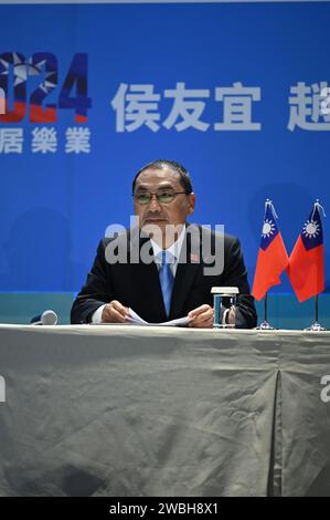 Taipeh, Taiwan. 11 gennaio 2024. Hou Yu-ih, candidato presidenziale del partito taiwanese del Kuomintang, parla a una conferenza stampa. Il Kuomintang era in opposizione a Taiwan prima delle elezioni e vuole migliorare le relazioni con la Cina attraverso il dialogo. Credito: Johannes Neudecker/dpa/Alamy Live News Foto Stock