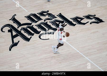 Los Angeles, USA. 10 gennaio 2024. Pallacanestro: Campionato NBA professionistico, round principale, Los Angeles Clippers - Toronto Raptors. Il giocatore nazionale di basket Dennis Schröder corre con la palla. Credito: Maximilian Haupt/dpa/Alamy Live News Foto Stock