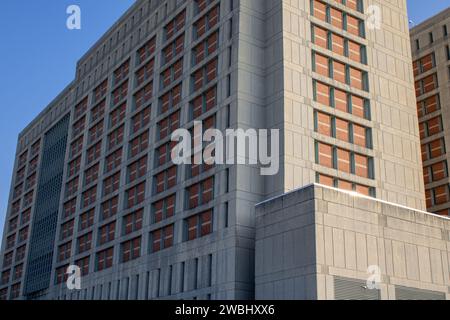 L'esterno dell'MDC Brooklyn Federal Bureau of Prisons si trova a Brooklyn, New York, USA Foto Stock