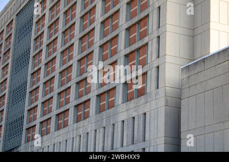 L'esterno dell'MDC Brooklyn Federal Bureau of Prisons si trova a Brooklyn, New York, USA Foto Stock