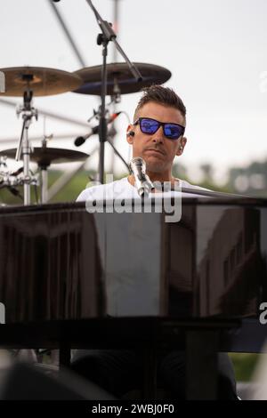 Francesco Gabbani, un famoso cantante italiano visto durante il soundcheck al Napoli Pizza Village di Napoli. Foto Stock