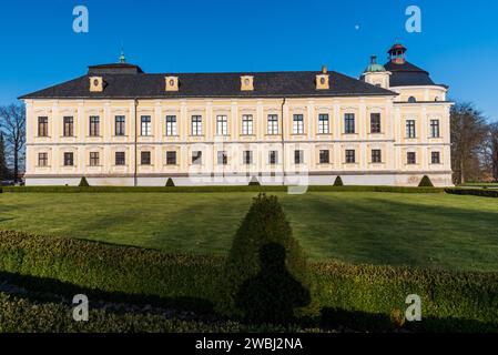 Castello di Kravare vicino alla città di Opava nella repubblica Ceca durante la sera primaverile Foto Stock