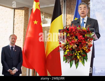 Pechino, Cina. 11 gennaio 2024. Il ministro degli Esteri cinese Wang Yi pronuncia un discorso in occasione dell'apertura della nuova ambasciata belga a Pechino, in Cina, giovedì 11 gennaio 2024. Lahbib e De Croo sono in visita ufficiale (10-13/01) nella Repubblica popolare cinese. BELGA PHOTO BENOIT DOPPAGNE Credit: Belga News Agency/Alamy Live News Foto Stock