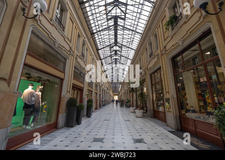 TORINO, ITALIA, 11 APRILE 2023 - interno della Galleria Umberto i di Torino, Piemonte, Italia Foto Stock