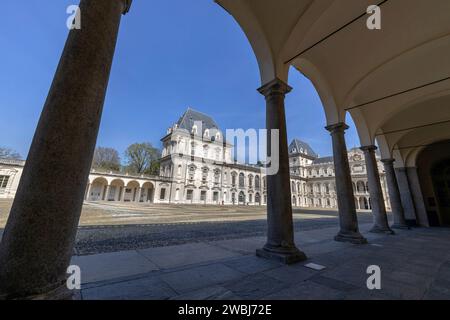 TORINO, 11 APRILE 2023 - Castello del Valentino nel Parco del Valentino a Torino (Torino), Piemonte, Italia Foto Stock