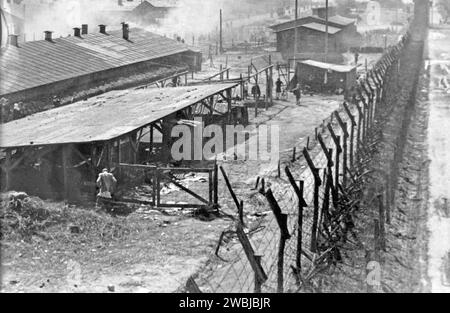 CAMPO DI CONCENTRAMENTO DI BERGEN-BELSEN, Germania, poco dopo la sua liberazione nel maggio 1945 Foto Stock