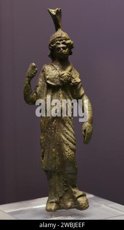 Statuetta di Minerva. Bronzo. Altezza: 13 cm. II-III secolo d.C. Dalla Casa di Cantaber, nell'antica città romana di Conimbriga. Condeixa-a-Nova, Coimbra, Portogallo. Museo Monografico di Conimbriga. Condeixa-a-Velha, Portogallo. Foto Stock