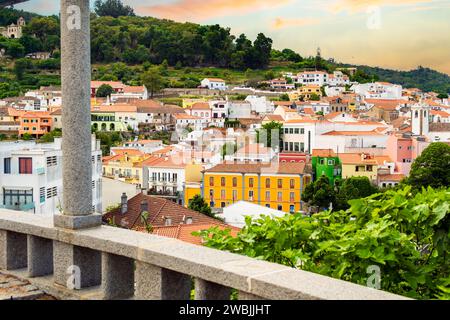 Splendida vista sulla montuosa Monchique, l'Algarve, il Portogallo meridionale Foto Stock