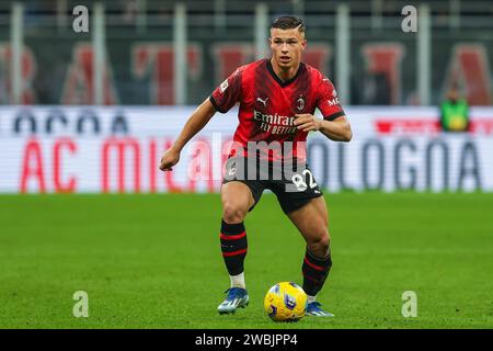 Milano, Italia. 10 gennaio 2024. Jan-Carlo Simic dell'AC Milan è stato visto in azione durante la partita di Coppa Italia 2023/24 tra l'AC Milan e l'Atalanta BC allo Stadio San Siro. PUNTEGGIO FINALE : Milano 1 | 2 Atalanta Credit: SOPA Images Limited/Alamy Live News Foto Stock