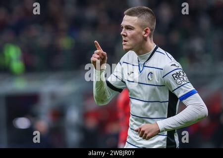 Milano, Italia. 10 gennaio 2024. Emil Holm dell'Atalanta BC festeggia la partita di Coppa Italia 2023/24 tra l'AC Milan e l'Atalanta BC allo stadio San Siro. PUNTEGGIO FINALE : Milano 1 | 2 Atalanta (foto di Fabrizio Carabelli/SOPA Images/Sipa USA) credito: SIPA USA/Alamy Live News Foto Stock