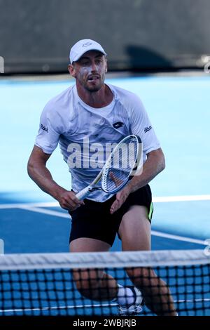 Melbourne, Victoria, Australia. 11 gennaio 2024. MELBOURNE, AUSTRALIA - 11 GENNAIO: L'australiano John Millman mentre giocava contro la slovacca Alex MolÄan nelle qualificazioni davanti agli Australian Open 2024 al Melbourne Park l'11 gennaio 2024 a Melbourne, in Australia. (Immagine di credito: © Chris Putnam/ZUMA Press Wire) SOLO USO EDITORIALE! Non per USO commerciale! Foto Stock