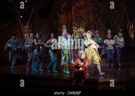 Londra, Regno Unito. 10 gennaio 2024. Nella foto: Gli artisti si esibiscono all'Alegria - in a New Light del Cirque Du Soleil alla Royal Albert Hall. Credito: Justin ng/Alamy Live News Foto Stock