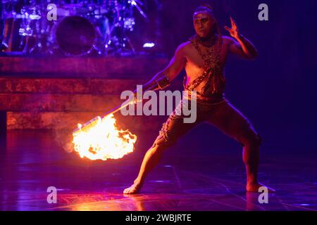 Londra, Regno Unito. 10 gennaio 2024. Nella foto: La ballerina Falaniko Solomona Penesa si esibisce al Cirque Du Soleil 'Alegria - in a New Light' alla Royal Albert Hall. Credito: Justin ng/Alamy Live News Foto Stock