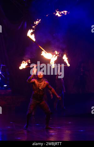 Londra, Regno Unito. 10 gennaio 2024. Nella foto: La ballerina Falaniko Solomona Penesa si esibisce al Cirque Du Soleil 'Alegria - in a New Light' alla Royal Albert Hall. Credito: Justin ng/Alamy Live News Foto Stock