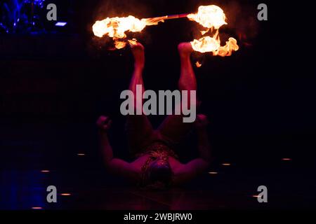 Londra, Regno Unito. 10 gennaio 2024. Nella foto: La ballerina Falaniko Solomona Penesa si esibisce al Cirque Du Soleil 'Alegria - in a New Light' alla Royal Albert Hall. Credito: Justin ng/Alamy Live News Foto Stock