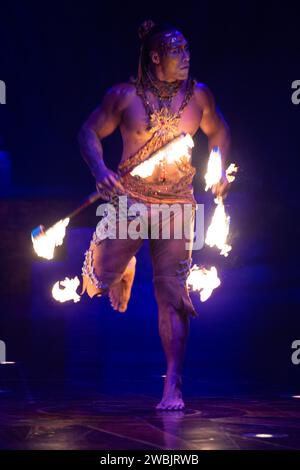 Londra, Regno Unito. 10 gennaio 2024. Nella foto: La ballerina Falaniko Solomona Penesa si esibisce al Cirque Du Soleil 'Alegria - in a New Light' alla Royal Albert Hall. Credito: Justin ng/Alamy Live News Foto Stock