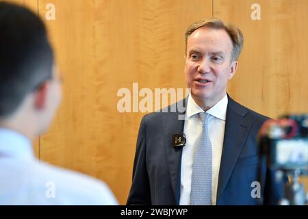 Ginevra, Svizzera. 9 gennaio 2024. Il presidente del World Economic Forum (WEF) Borge rende interviene durante un'intervista con Xinhua presso la sede del WEF a Ginevra, in Svizzera, il 9 gennaio 2024. PER ANDARE CON "intervista: La Cina continua a essere il motore principale per la crescita globale, afferma il presidente del WEF crediti: Lian Yi/Xinhua/Alamy Live News Foto Stock