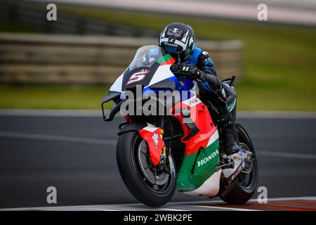 Pilota francese di MotoGP nr. 5 formazione di Johan Zarco al test 2024 sul team LCR Honda Castrol sul circuito di Valencia. Foto Stock