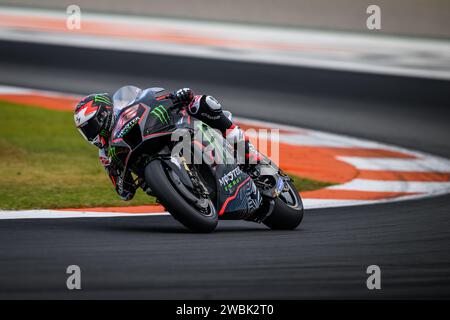 Pilota spagnolo di MotoGP nr. 42 Alex Rins si è allenato a test 2024 con il team ufficiale Yamaha Monster sul circuito di Valencia, Spagna Foto Stock