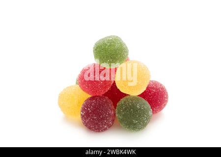 Primo piano delle palle di marmellata isolate su sfondo bianco. Vista dall'alto Foto Stock