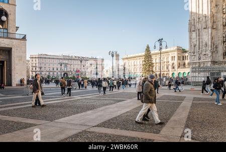 Piazza del Duomo con la statua di Vittorio Emanuele II nel centro storico di Milano (Milano), regione Lombardia, Italia, Europa Foto Stock