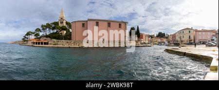 Veli Losinj, Croazia - 7 gennaio 2024: Foto panoramica del porto della piccola città di veli Losinj sull'isola di Lussino in Croazia Foto Stock