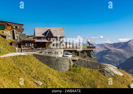 Kaiser-Franz-Josef-Haus con ristorante panoramico, Kaiser-Panoramaweg, Kaiser-Franz-Josefs-Höhe, area di Großglockner, Parco Nazionale degli alti Tauri, Carinzia, Austria Foto Stock