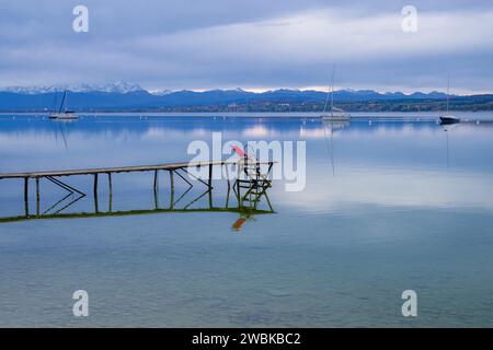 Molo sul lago Ammersee, distretto di Starnberg, Baviera, Germania Foto Stock